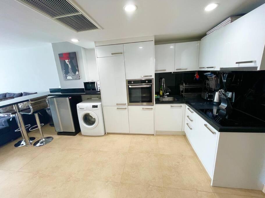 60Sqm Luxury 1 Bed - Pattaya City Centre - Centara Avenue Residences - 704 Екстер'єр фото