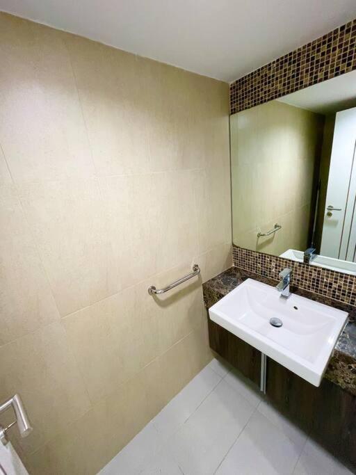 60Sqm Luxury 1 Bed - Pattaya City Centre - Centara Avenue Residences - 704 Екстер'єр фото